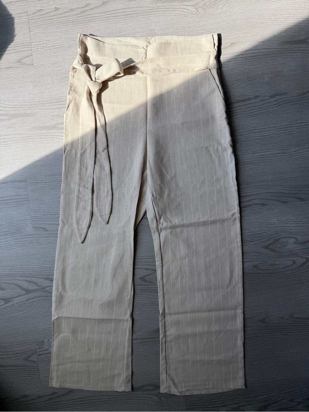NWOT DONNI Women's Linen Cotton Blend Tan Pinstripe Waist Tie Crop Pants Sz S